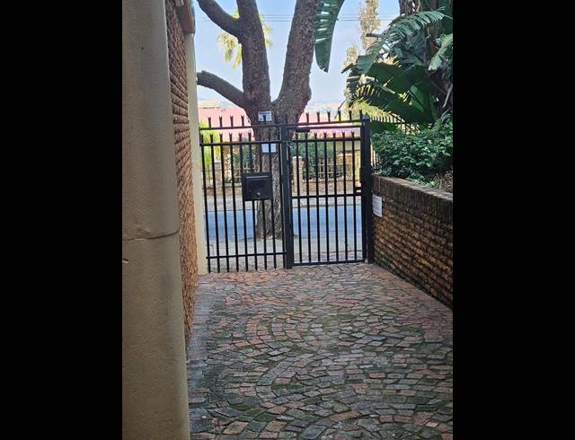 2 BEDROOM APARTMENT FOR SALE IN WONDERBOOM SOUTH